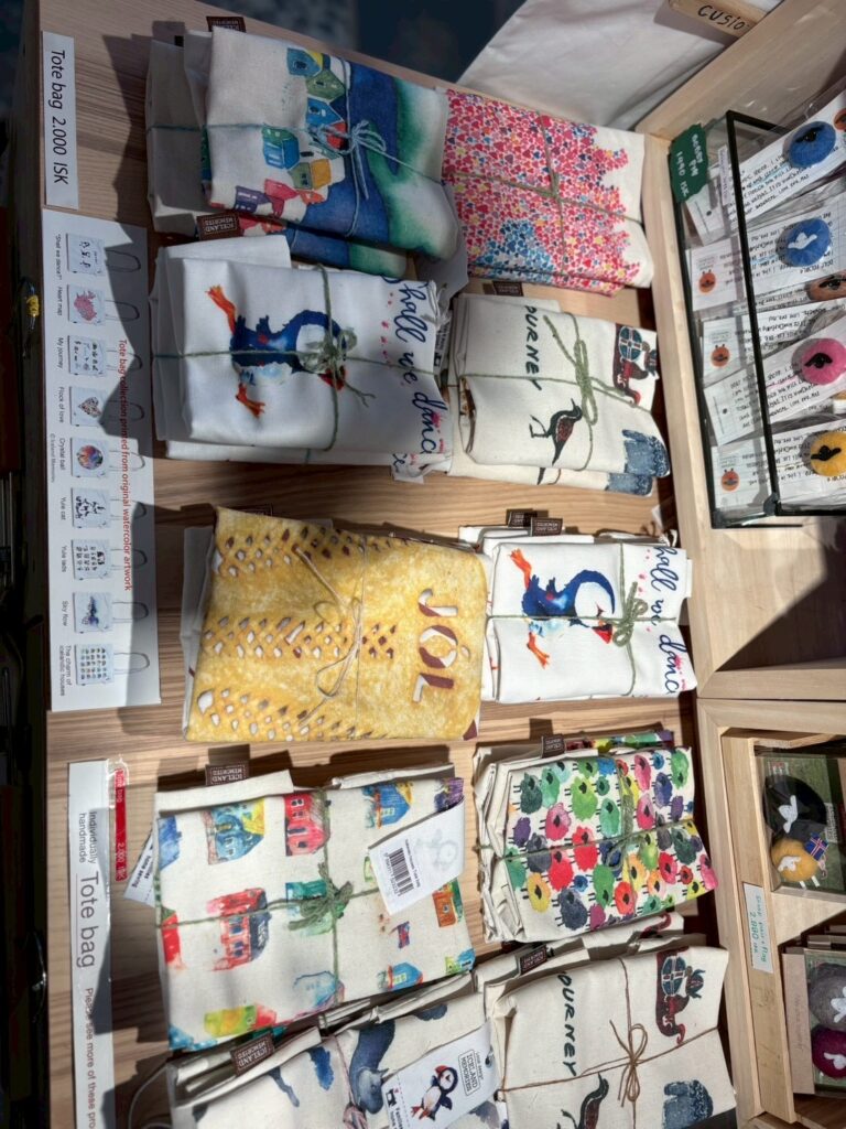 お土産やさんの店内