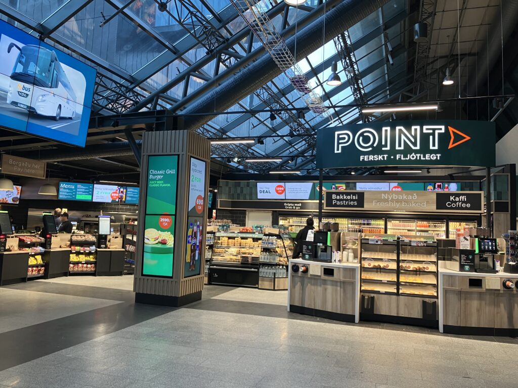 ケプラヴィーク空港内のコンビニ