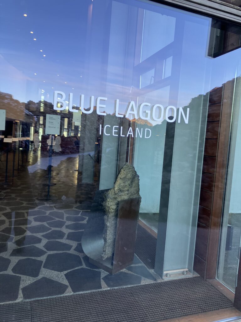 ブルーラグーン館内入口