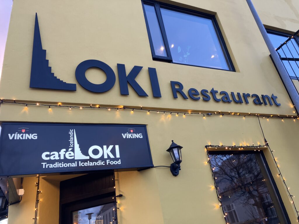 カフェLOKI 入口