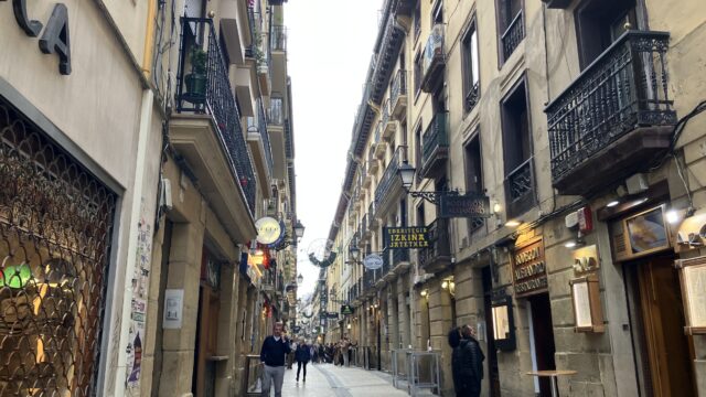 スペイン・サンセバスチャンの旧市街の街並み