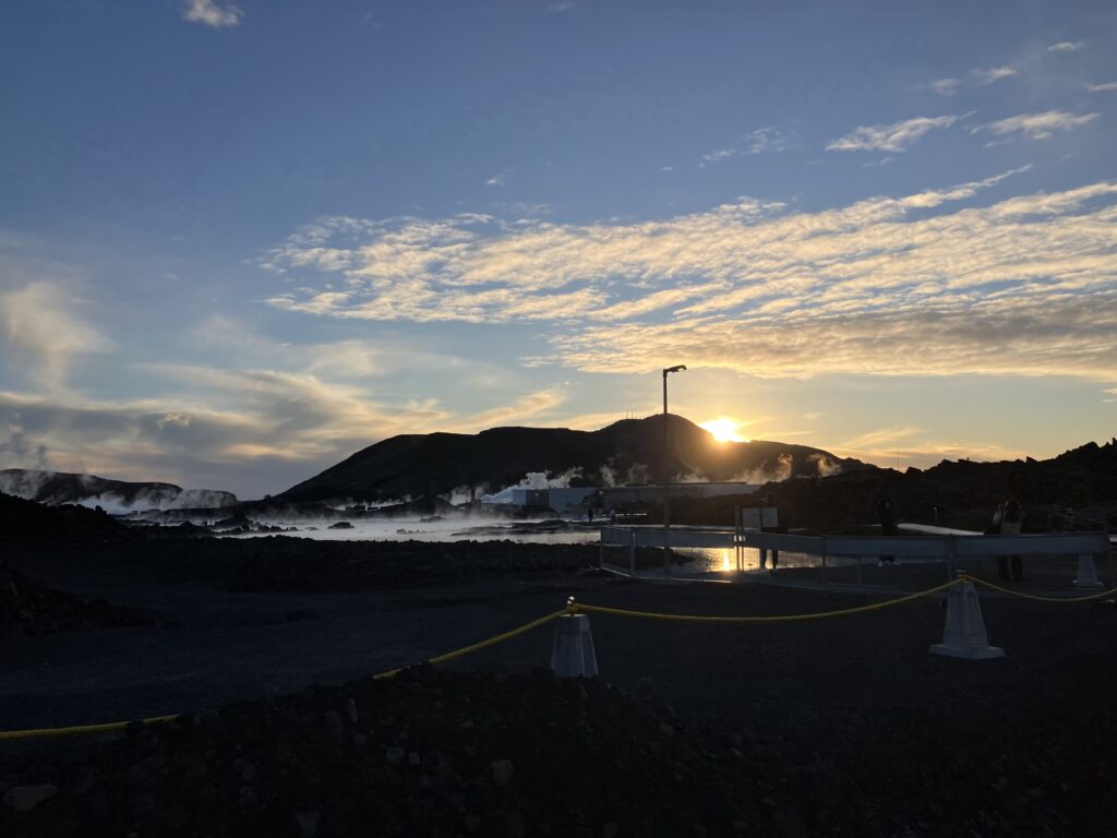 ブルーラグーンから上がる湯気