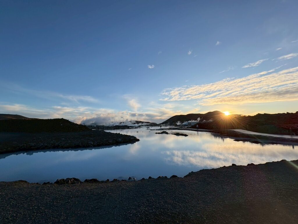 ブルーラグーン館内までの景色