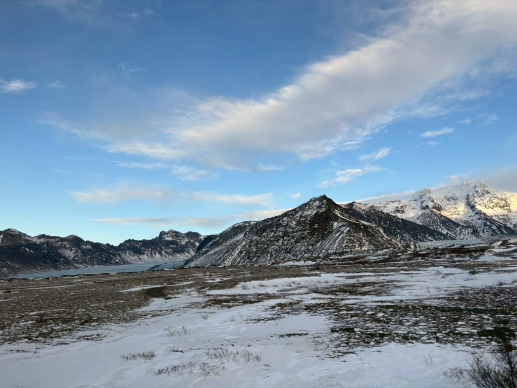 スヴィナフェルスヨークトルへ向かう道