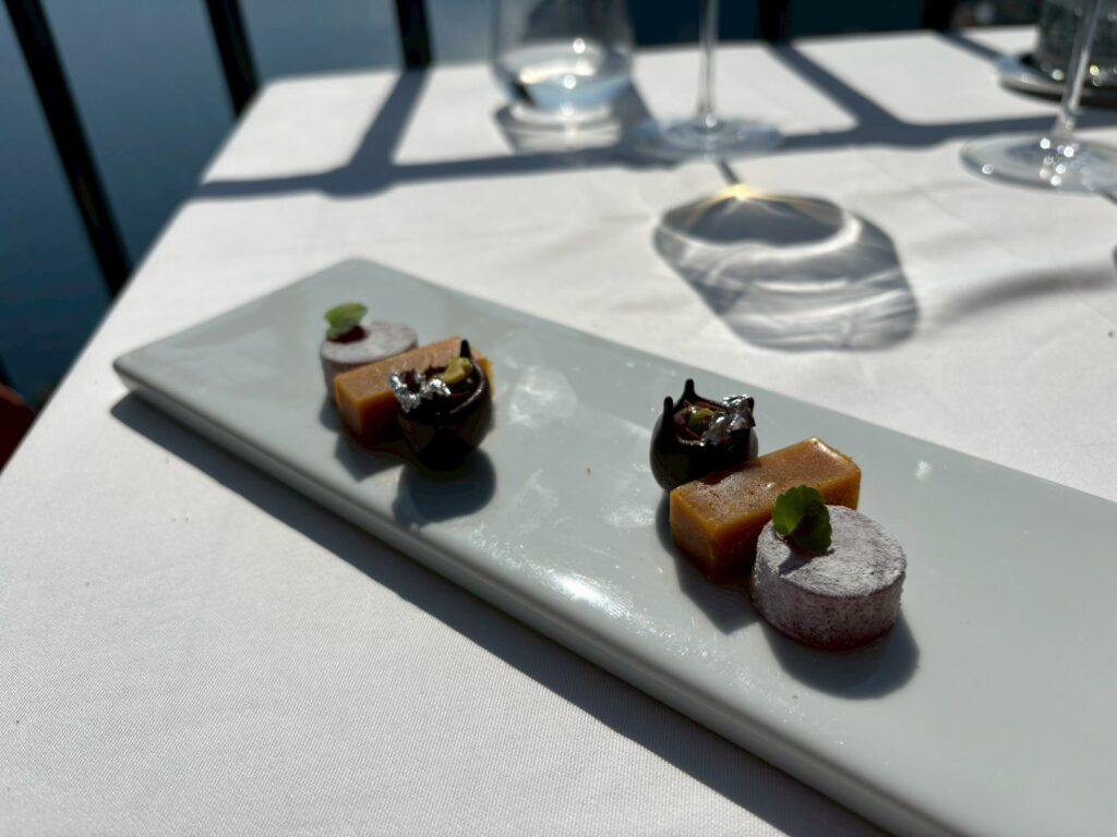 シャトーエザのプティフール