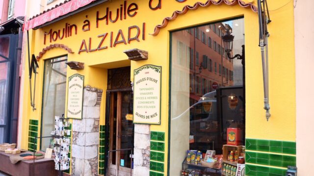 オリーブオイルの店構え