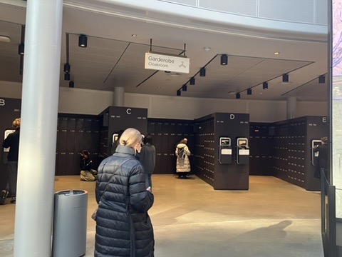 ゴッホ美術館のクローク