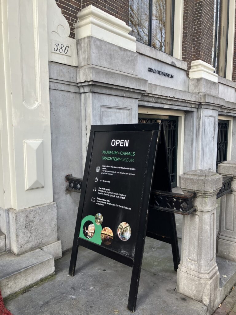 運河の家博物館前の看板