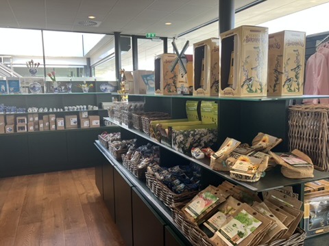 キンデルダイクのギフトショップの店内