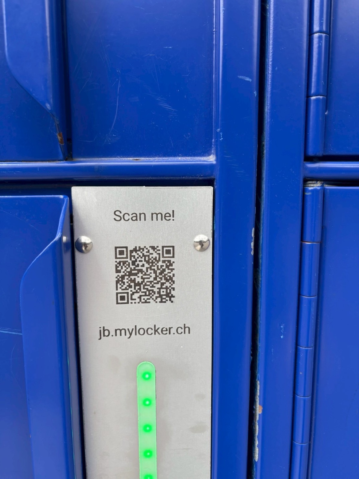 グリンデルワルト駅の荷物ロッカーMyLockerのQRコード