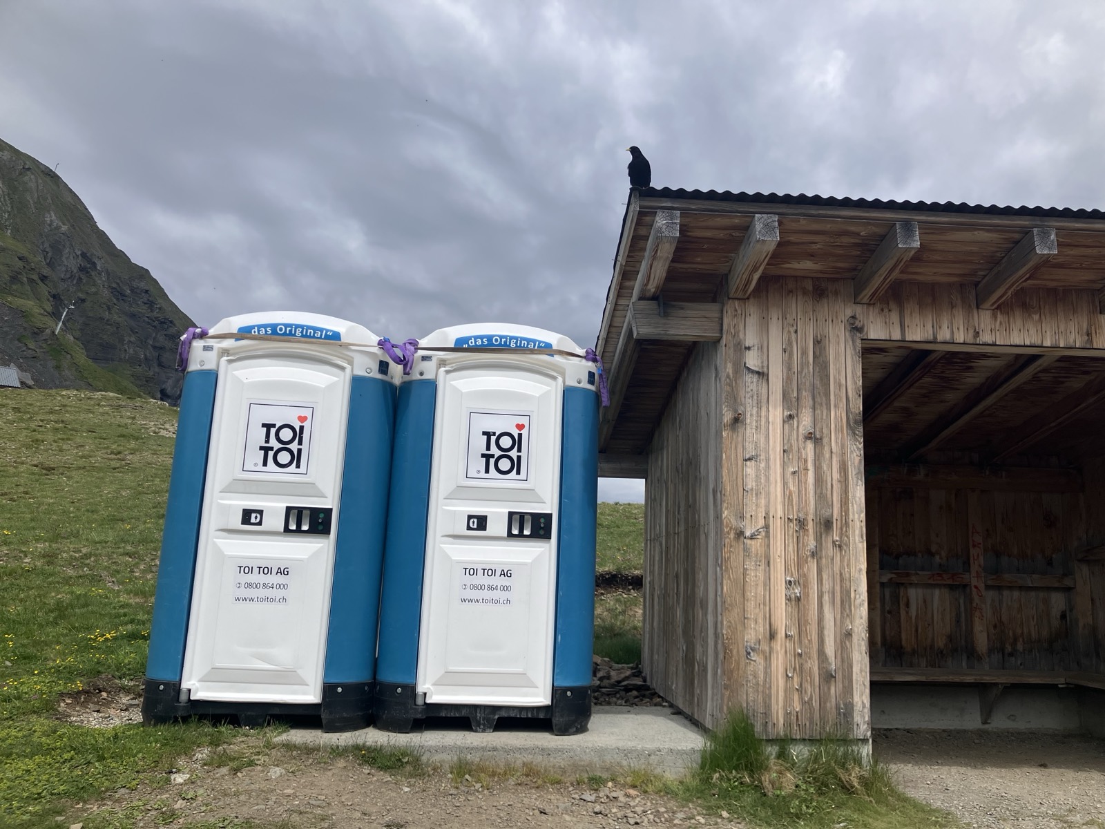 トレイル終盤の簡易トイレTOI TOI
