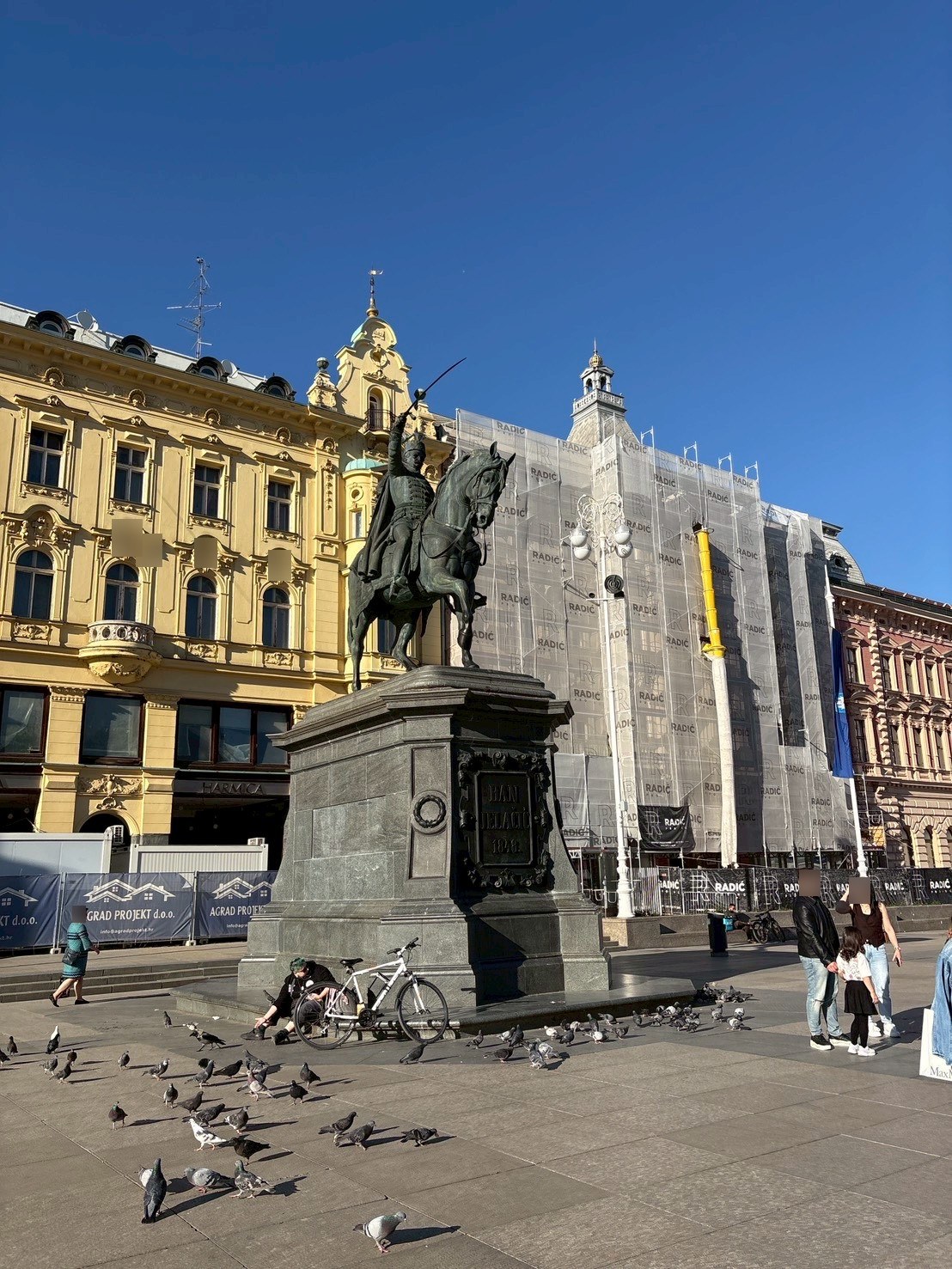 Jelačić広場 騎馬像