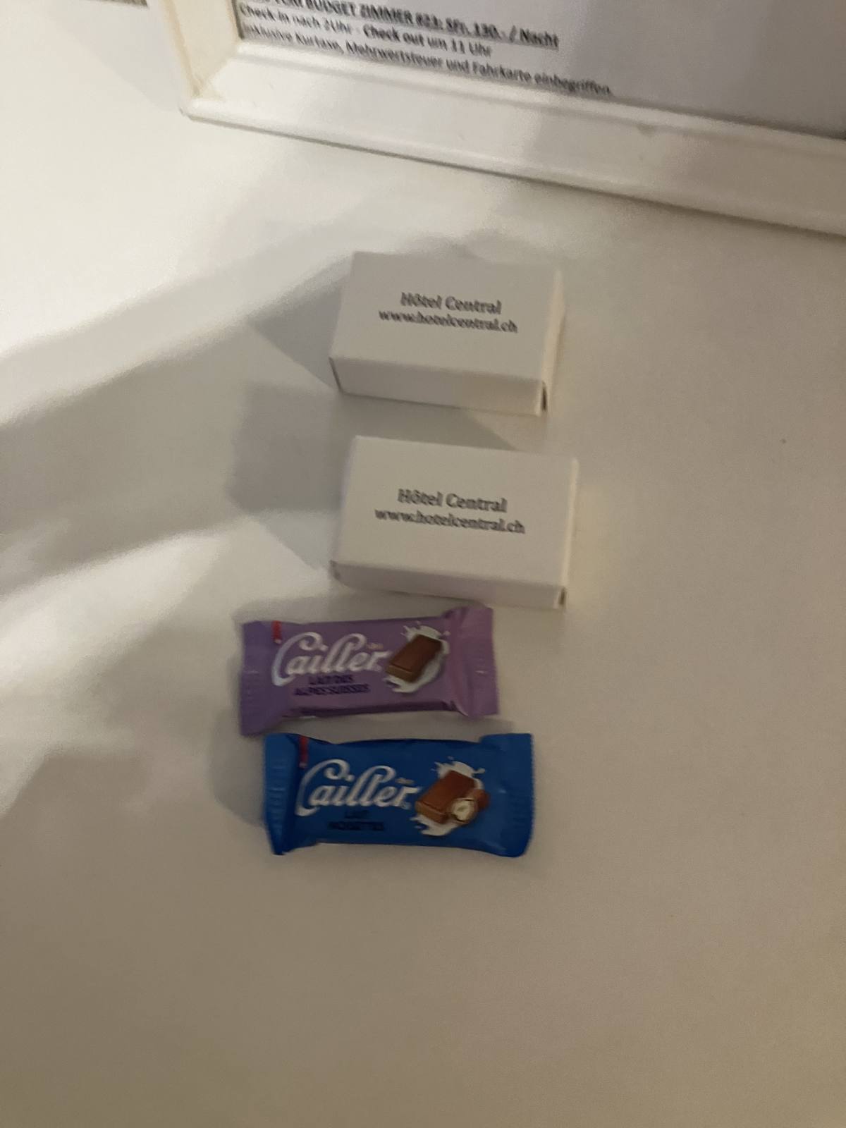 ウェルカムのカイエ（Cailler）チョコレートと、ホテル・セントラルの耳栓