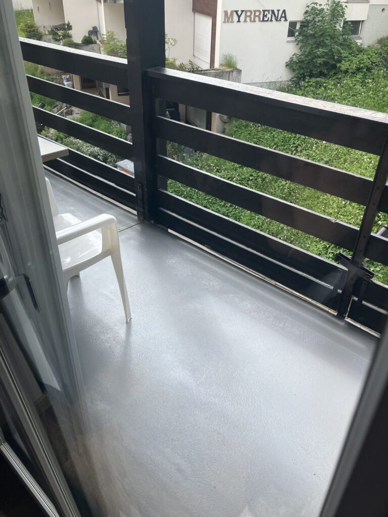 バルコニーから見たミューレンの村側の眺め