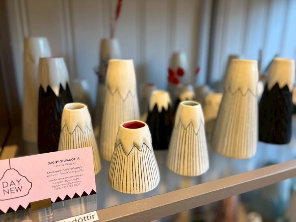 レイキャビクの山モチーフの陶器(お土産)