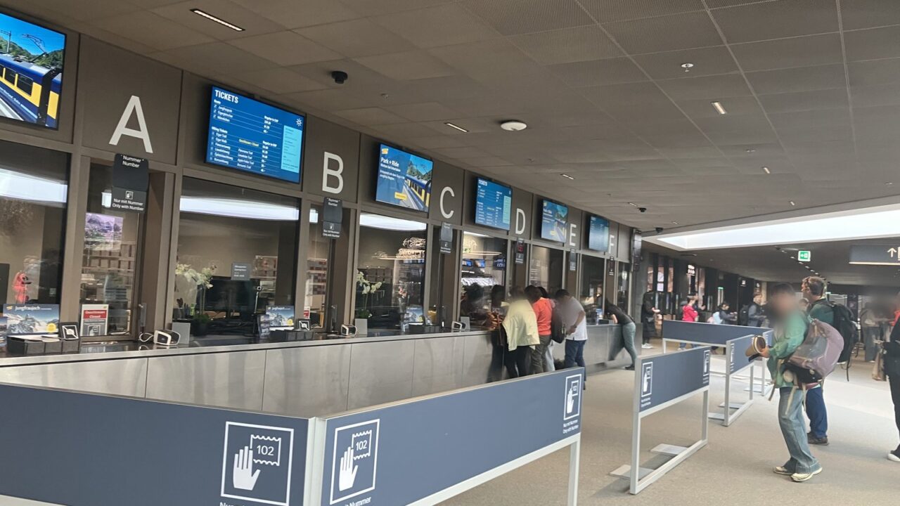 インターラーケン・オスト駅のチケット窓口